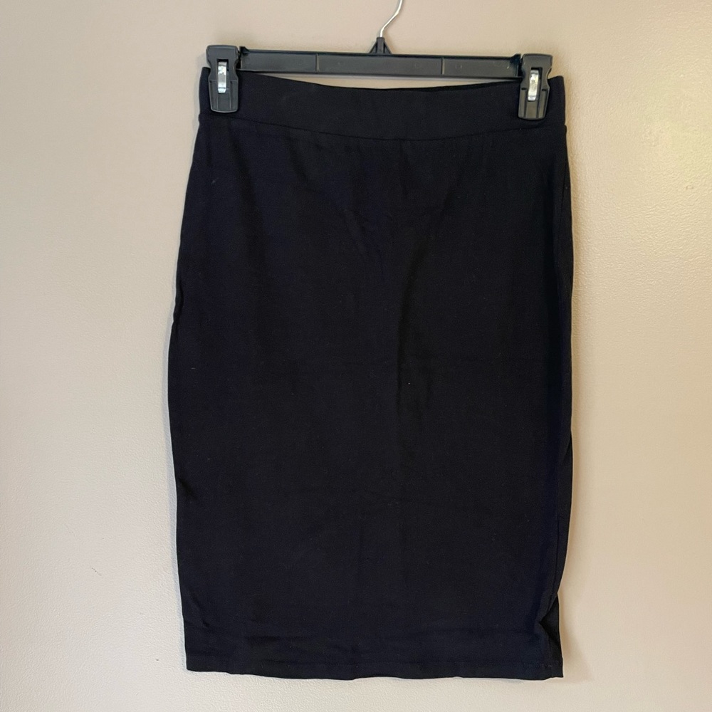 Black pencil skirt - XL (fits more like MED)